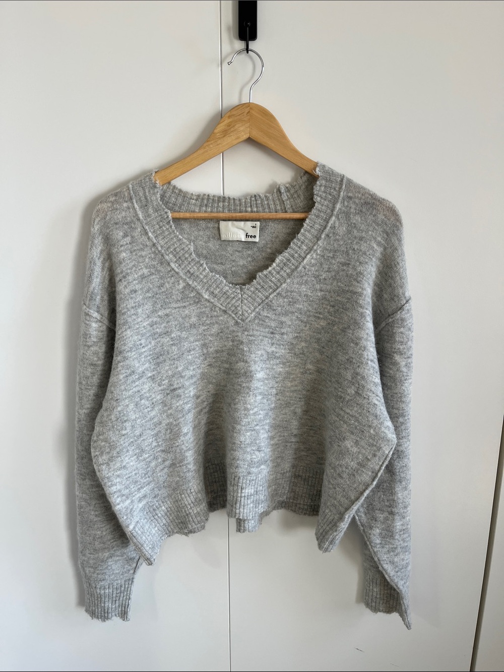 Wilfred Heather Gray V-Neck Cropped Sweater